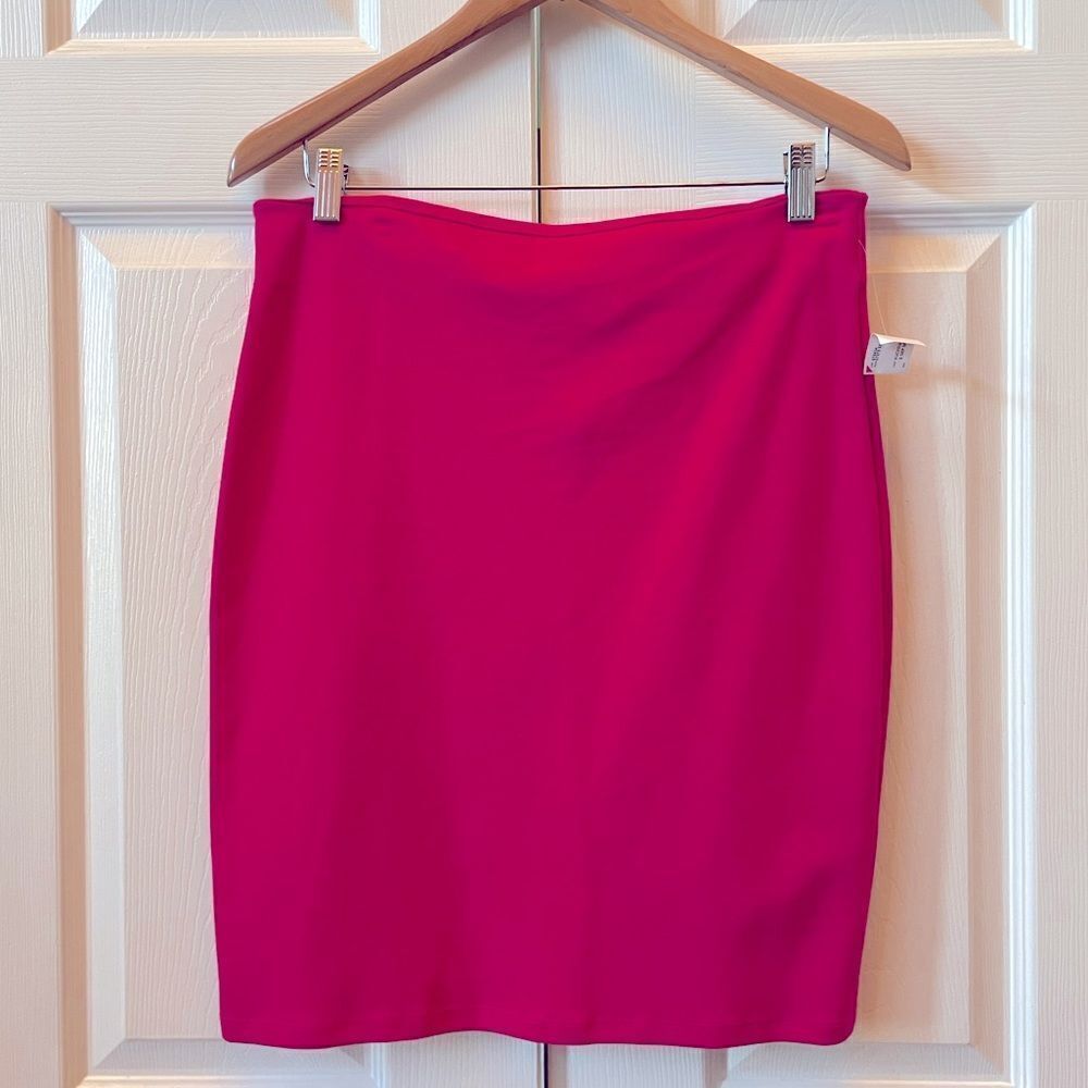 FUCHSIA PENCIL SKIRT WITH BACK ZIPPER SIZE LARGE NWT - Picture 2 of 6